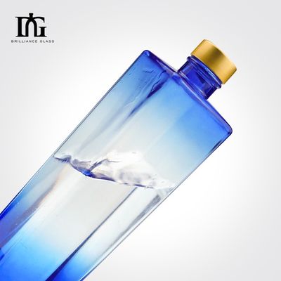 オーダーメイド 700ml 750ml 徐々に変更 アルミナスクリューキャップの青い方形のガラスボトル