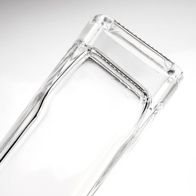 受け入れられる お客様のロゴ ガラスボトル 三角形 650ml リコール ウイスキーとコルク