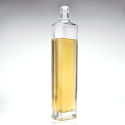 受け入れられる お客様のロゴ ガラスボトル 三角形 650ml リコール ウイスキーとコルク