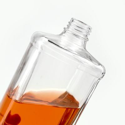 受け入れられる 顧客ロゴ グラス スピリット ラムボトル 500ml 750ml スクリューキャップ 密封タイプ