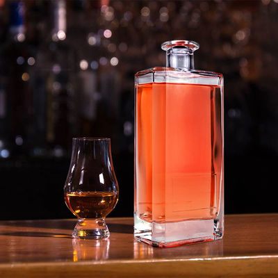 500ml/700ml/750ml 独特の正方形と山底デザインのVODKAガラスボトル