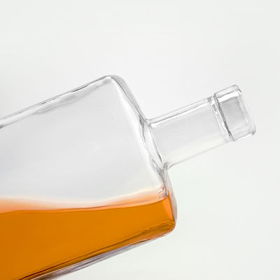 オーダーメイドロゴとパッケージングのための彫刻された電波グラスボトル 700ml 750mlウォッカ
