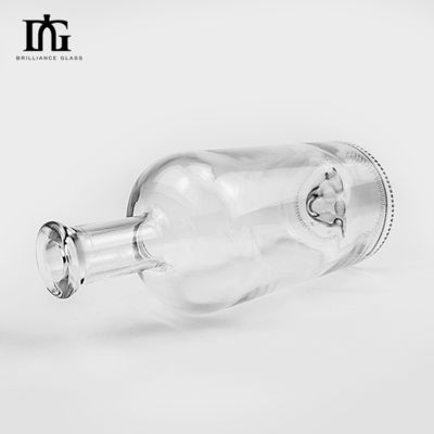 750ml ピラミッド水晶ガラスボトル 独占的なジャン・ラム・ウイスキー・ウォッカ