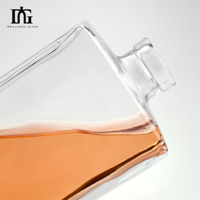 透明な素材でガソリン飲料とウイスキー用グラスボトル