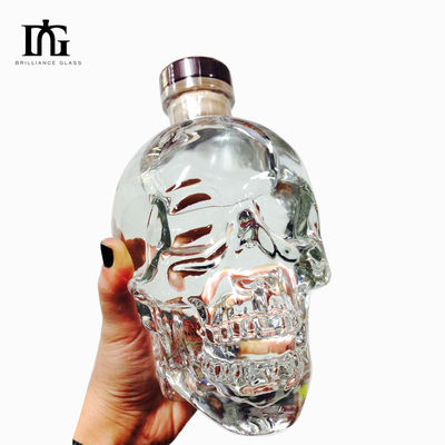 透明な酒瓶 700ml容量 彫刻された頭蓋骨形とCORKシールタイプ