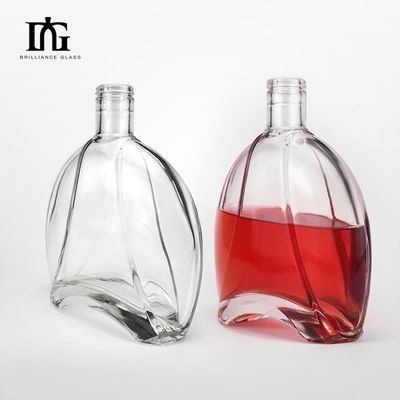 コーク蓋を閉ざしたガラスボトル ウォッカ ティーキラ ジン コーヒー ワイン ベース材料