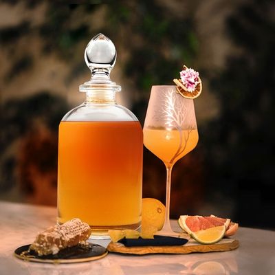 500ml クリアグラス フルーツワイン 酒瓶 コルク彫り付きの表面操作