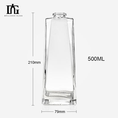 オーダーメイド ユニークなデザイン 500ml ボトル 彫刻された三角テキラ ガラスボトル 蓋付き