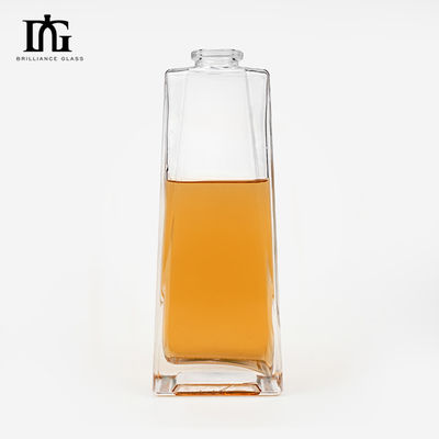 オーダーメイド ユニークなデザイン 500ml ボトル 彫刻された三角テキラ ガラスボトル 蓋付き