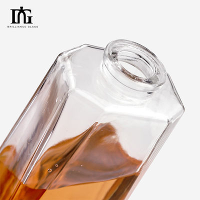 オーダーメイド ユニークなデザイン 500ml ボトル 彫刻された三角テキラ ガラスボトル 蓋付き