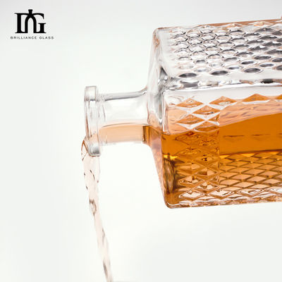500mlのウイスキーギフトセットと独占的な飲み体験のための彫刻ガラスセット