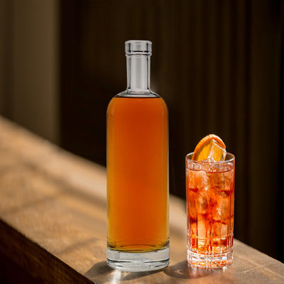 OEM/ODM 許容 500ml 700ml 透明ガラスボトル 酒類用 ウォッカ 密封タイプ CORK